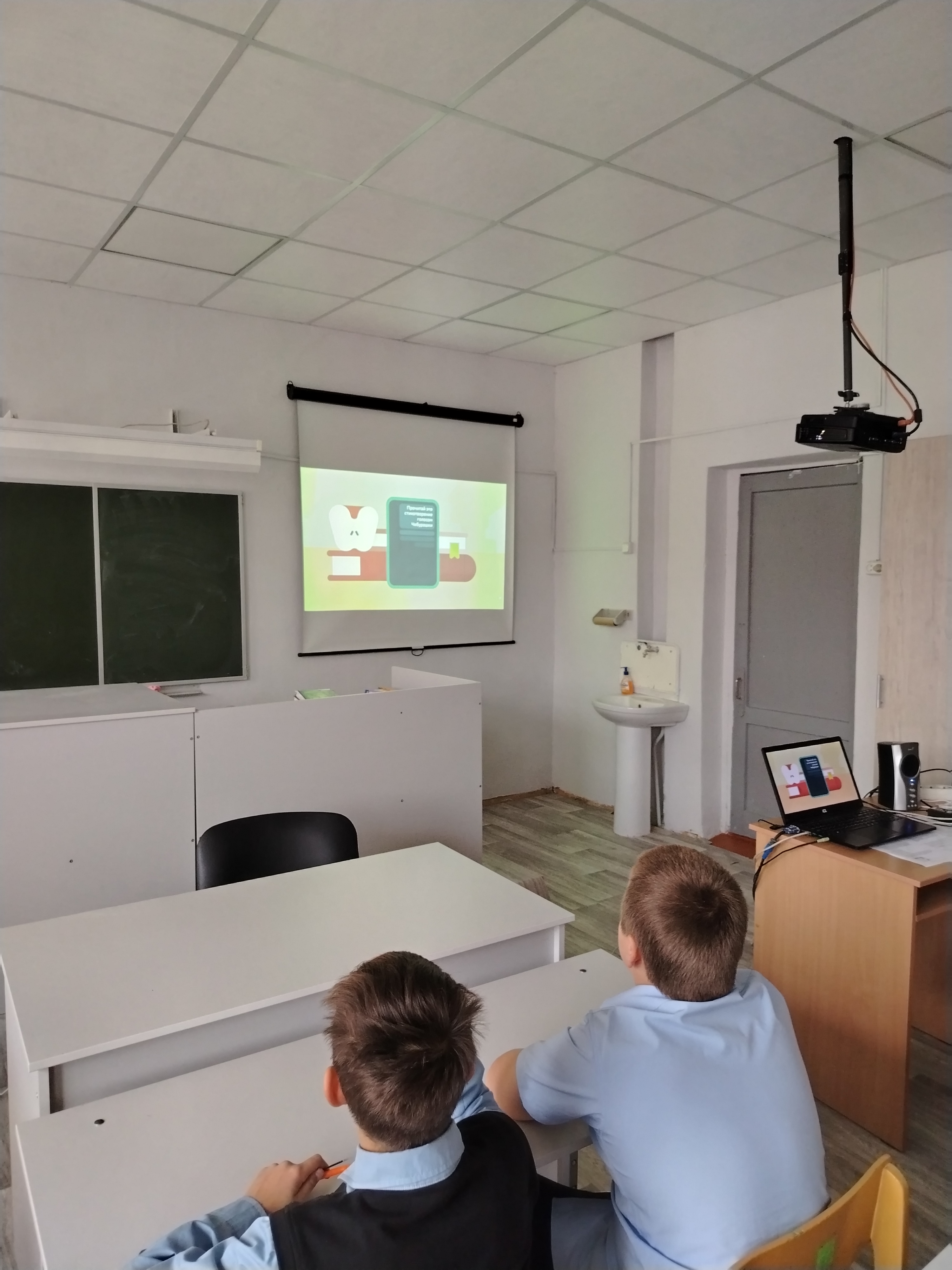 Фотография школы.